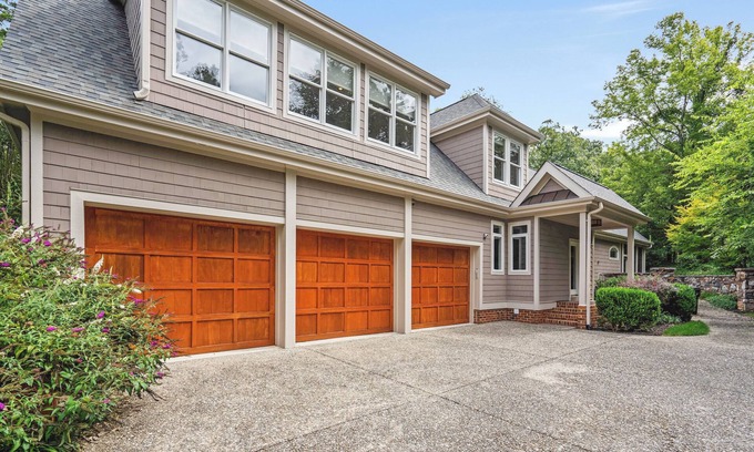 Chapel Hill Casa | Luxury near UNC - 5 King Suites, Pool, Game Room, Spacious