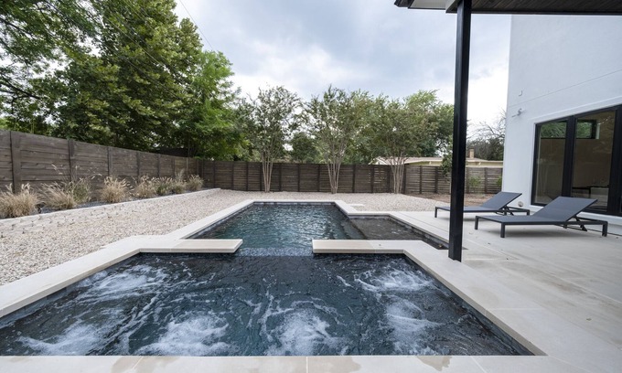 Galindo Casa | Luxury New Build, Private Pool and Spa, Sleeps 10 all King, 4 min to Dt