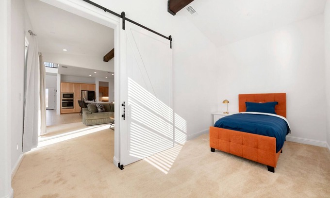 Rancho Cordova Casa | Luxury new house games and views