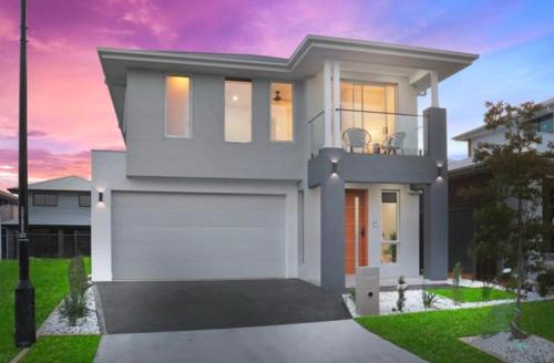 Marsden Park Casa | Luxury Newly Built Home Queen Room