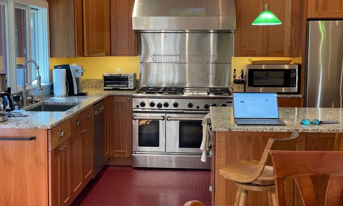 Williamsville Casa | Luxury Newly Renovated 3 Bedroom Home Close to Brattleboro and Mount Snow