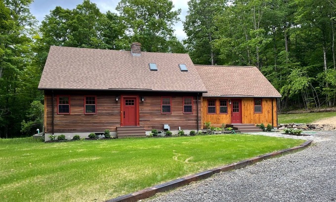 Williamsville Casa | Luxury Newly Renovated 3 Bedroom Home Close to Brattleboro and Mount Snow
