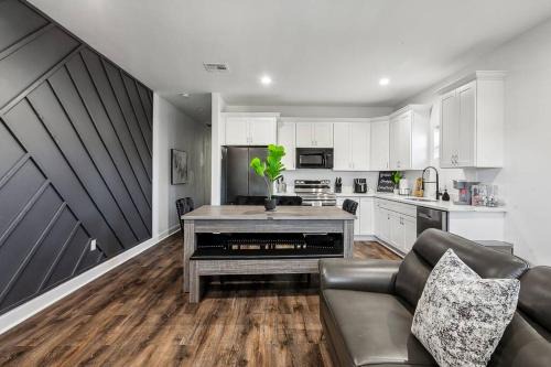 Marlyville - Fontainebleau Apartamento | Luxury NOLA 6 Bedroom Oasis