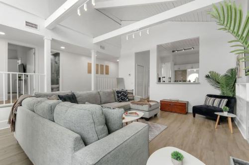 Coral Brook Casa | Luxury Oakland Park Oasis