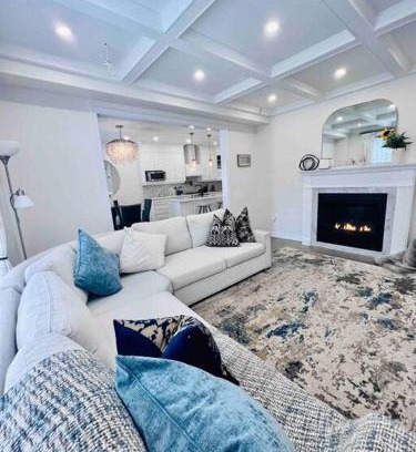 Oakville Casa | Luxury Oakville Home, Hot Tub, Fireplace, New Home
