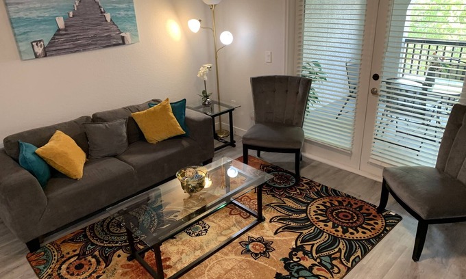 Glendale Sports and Entertainment District Apartamento | Luxury Oasis Apartment 1 mile from Westgate