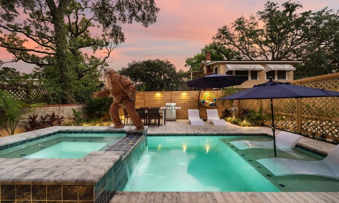San Marco Casa | Luxury Oasis: Heated Pool, Spa, Hot Tub & Grill Patio