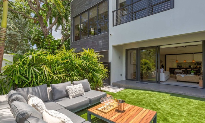 Colee Hammock Casa | Luxury OASIS of Las Olas -2 Story home w/ HOT TUB