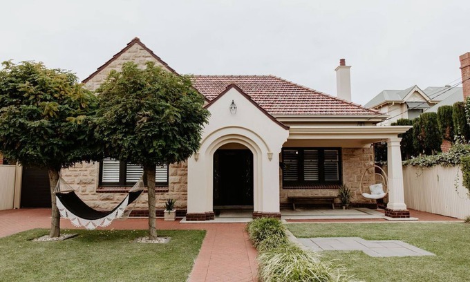 Glenelg East Casa | Luxury Oasis On Fortrose - Beauty at the Bay