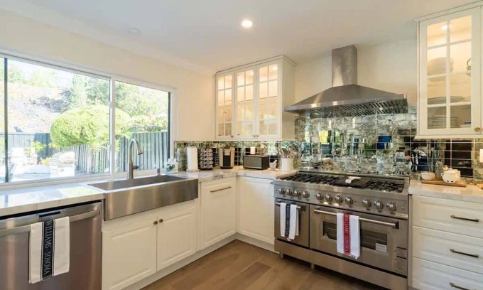 Bay Ho Casa | Luxury Oasis with Designer Elegance