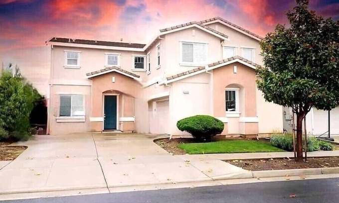 Fairfield Casa | Luxury Oasis with Private Cinema, Minutes from Napa Valley & Golf Courses