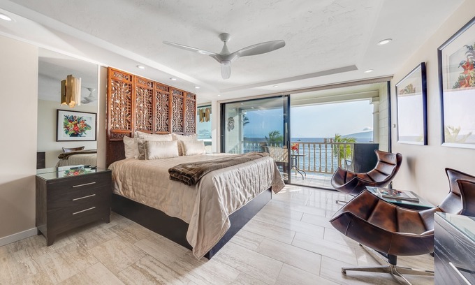 Historic Lahaina Front Street Apartamento | LUXURY OCEAN and BEACH FRONT studio in Lahaina Shores. Sunset ocean views!