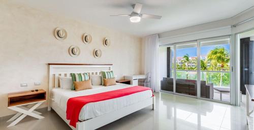 Puerto Juarez Apartamento | Luxury Ocean view condo in Mareazul Beach front - Almajuma House