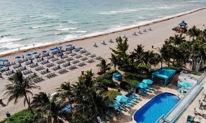 Sunny Isles Beach Hotel | Luxury Oceanfront with Bay View