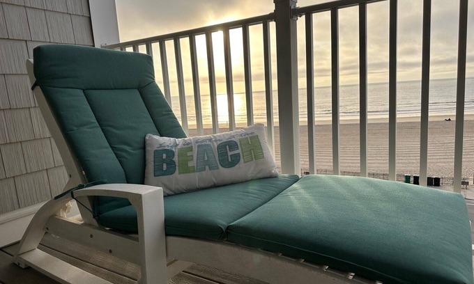 Hampton Condominio | Luxury Oceanfront 2-bedroom condo with VIEWS in Hampton
