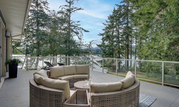 East Sooke Casa | Luxury Oceanfront Guesthouse with Private Beach