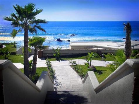 Playa Encantada Apartamento | 'Luxury Oceanfront Penthouse with Pools, Jacuzzis and Spectacular Ocean Views'