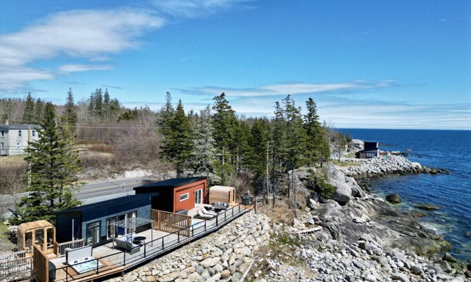Summerville Centre Casa | Luxury Oceanfront Retreats 2 private hot tubs and saunas