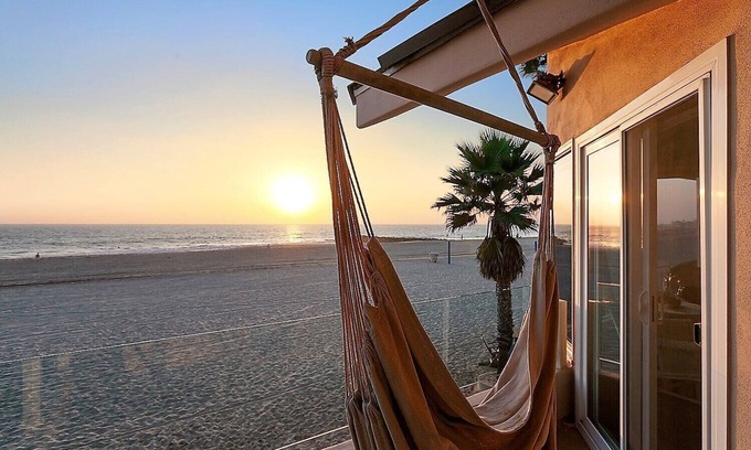 West Newport Casa | LUXURY OCEANFRONT RETREAT ON THE SAND - FIRE PIT - NO BOARDWALK - Disneyland