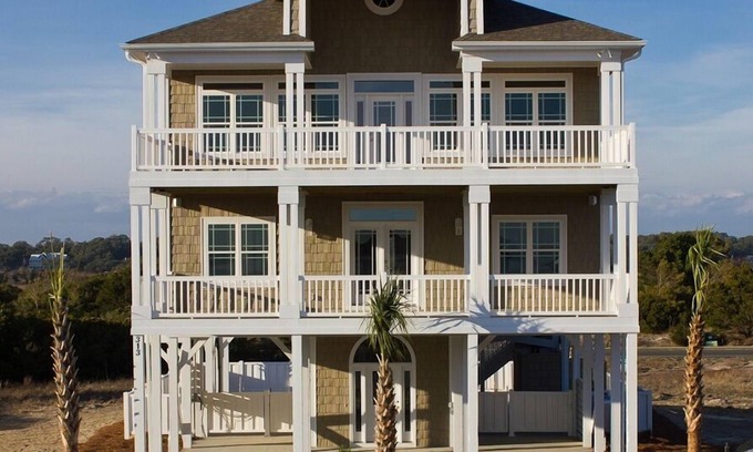 Ocean Isle Beach Casa | Luxury Oceanview 5BR, 2 Masters, Elevator, Enorme piscina privada