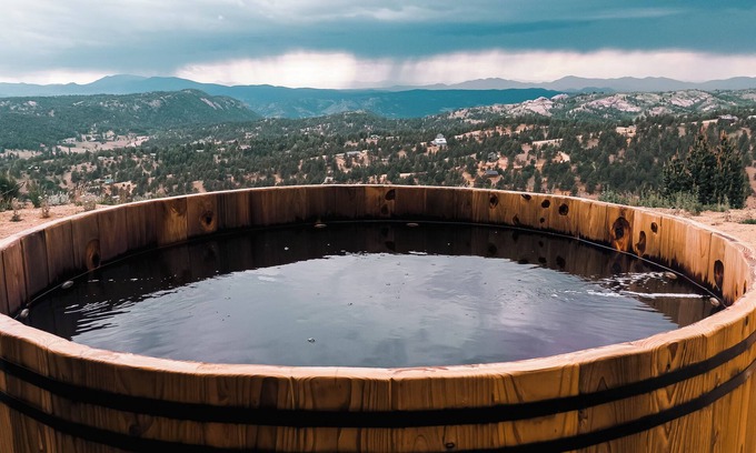 Cripple Creek Casa | Luxury Off-Grid Yurt: Hot Tub, Epic Views, WiFi, 10 Mins from Cripple Creek!