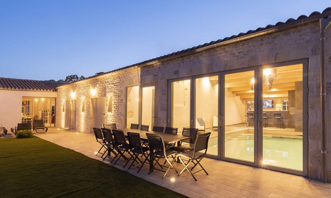 Saint-Pierre-d'Oleron Casa | Luxury oleronnaise farmhouse at the foot of the vines with private enclosed swimming pool