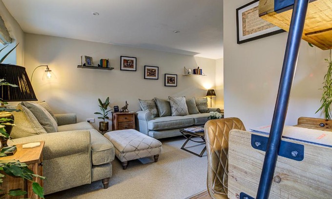 Fairford Casa | Luxury Old Sorting Office in Cotswold town centre