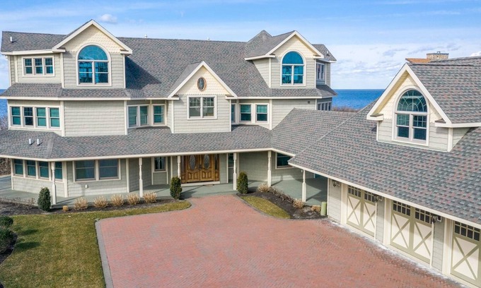 Villas Casa | Luxury on the Bay presented by Homestead Real Estate