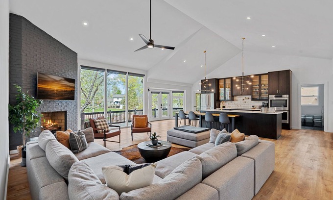 Westport Casa | Luxury on the Lake - Waterfront, Private Dock, Kayaks, Paddle Boards, Fire Pit