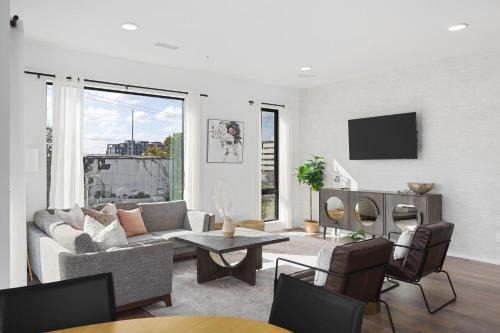 North Capitol Apartamento | Luxury on the River 4 Beds 2.5 Bath, Walk to Downtown