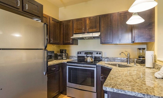 Pittsfield Complejo | Luxury one bedroom and one bathroom unit with full amenities