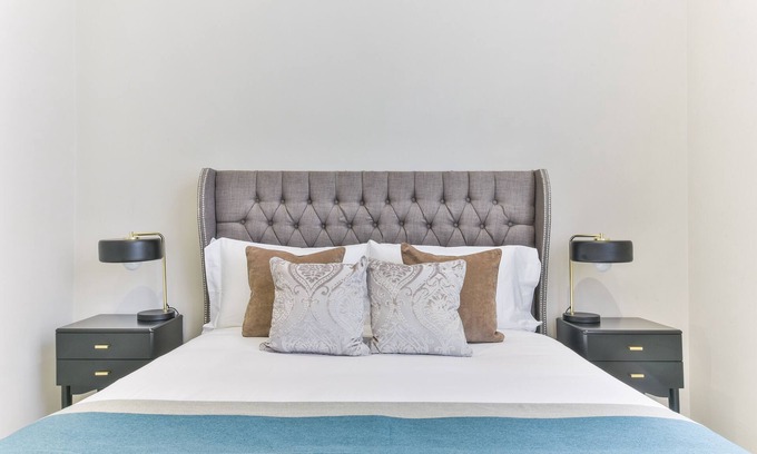 Farringdon Apartamento | Luxury one bedroom apartment minutes from Farringdon Station!