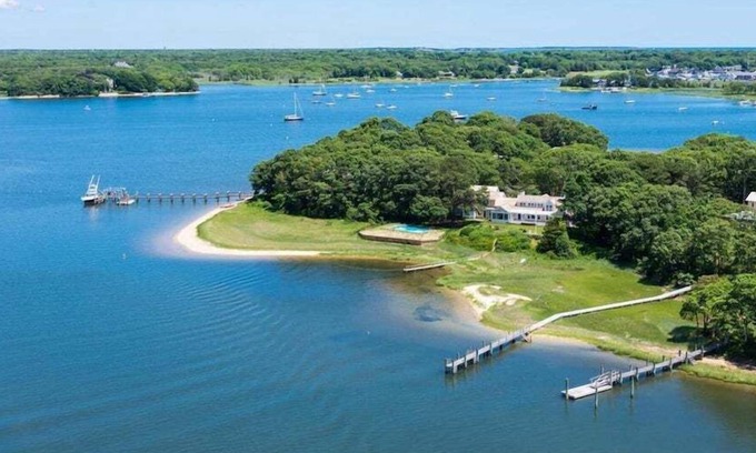 Cotuit Casa | Luxury Oyster Harbors Retreat With World Class Amenities RPAM057