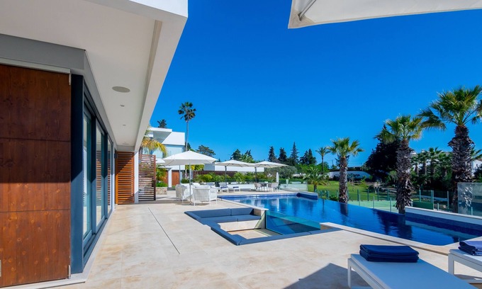 Porches Villa | Luxury Palm Villa
