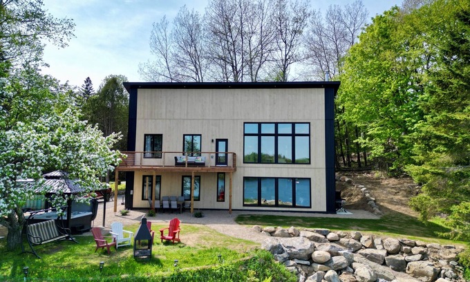 Labelle Chalet De Esquí | Luxury Panoramic View Waterfront-SPA-Games-Foyer
