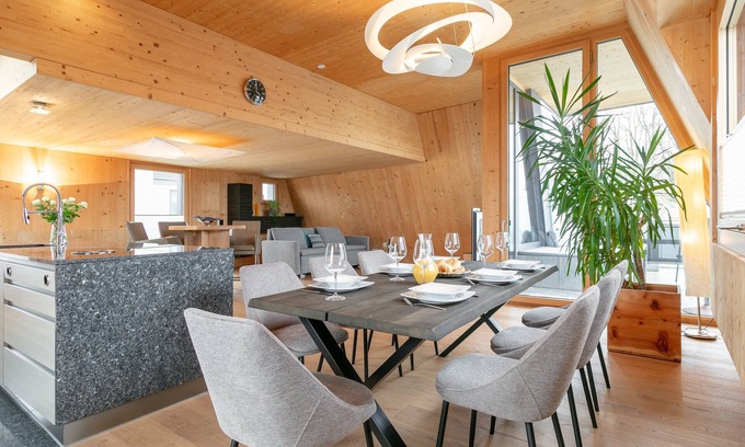 Woergl Apartamento | Luxury penthouse near centre, sauna and ski bus