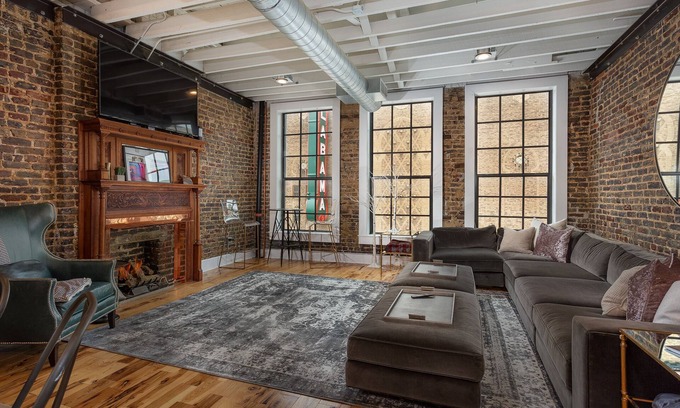 Central City Apartamento | Luxury Penthouse with Private Deck and Indoor Parking