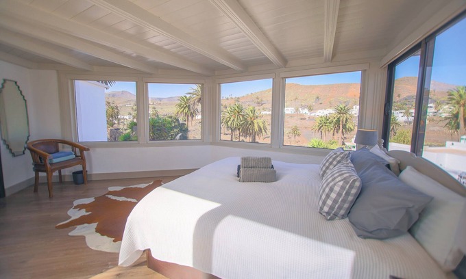 Haria Apartamento | ¡Ático de lujo con piscina climatizada y vistas impresionantes!