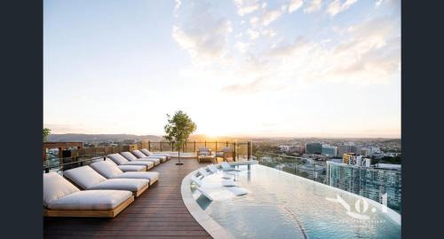 Fortitude Valley Casa | Luxury Peppers Infinity Pool Stylish with 2BD & 1C Park
