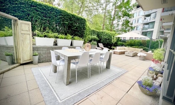 West Side Condominio | Luxury Pet Friendly Condo with Gym, Pool, Hottub, Steam, & Massive Outdoor Space
