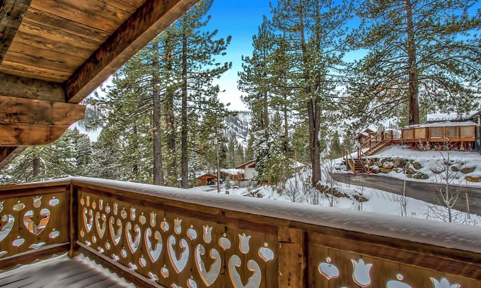 Olympic Valley Chalet De Esquí | Nueva casa de 2 hab ubicada a un minuto de los ascensores