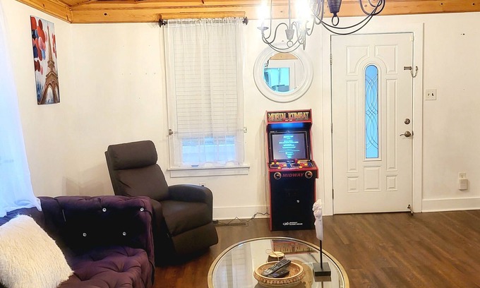 Newnan Casa | Luxury Playland of Newnan- Arcade Game/PETS & LONGER TERM STAYS WELCOMED!