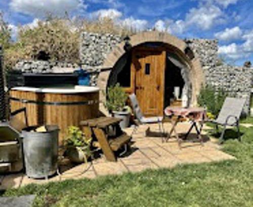 Minster on Sea Casa | Luxury Pod-Sleeps 2-Hot Tub-Pets-Garden