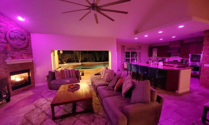 Plymouth Casa | * Luxury Pool * Hot Tub * 86 Inch TV *
