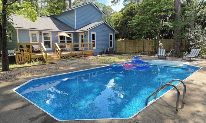Fayetteville Casa | Luxury Pool/Stylish 3BDR, 10 min to FT Bragg!