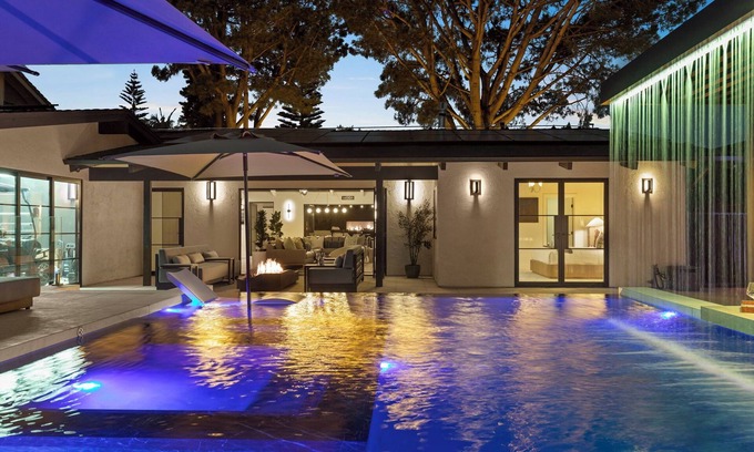 Del Mar Heights Casa | Luxury Poolside Estate Outdoor Living Views 5 Minutes to Beach