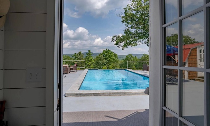 Bucksport Complejo | Luxury Poolside Suite with Stunning Mountain Views + VIP Hot Tub