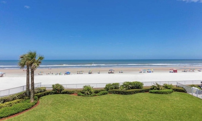 Bridgeport Heights Condominio | Luxury Premier Oceanfront Condo Unit