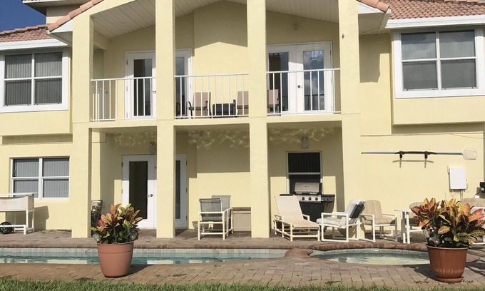 Calulantic Casa | Casa privada de lujo de 3 pisos en la entrada de Ponce