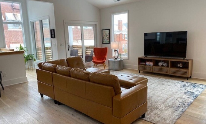 Butchertown Apartamento | Luxury private apartment in downtown Louisville with parking.